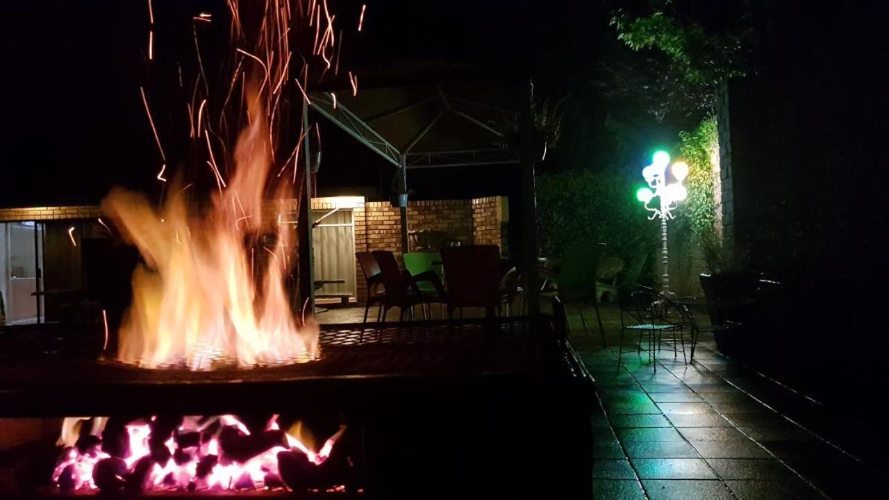 Invite Guest House - Self Catering Accommodation In Vanderbijlpark Buitenkant foto