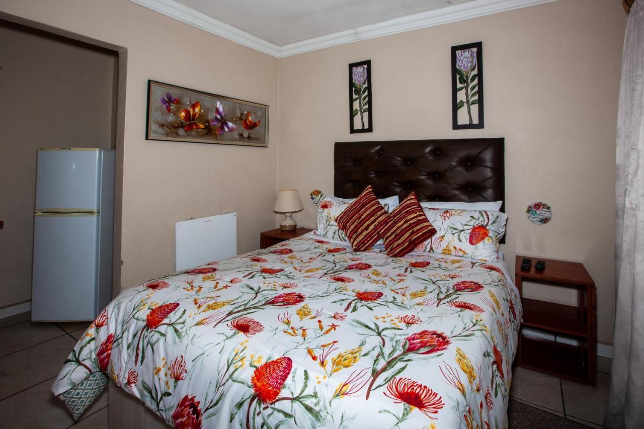 Invite Guest House - Self Catering Accommodation In Vanderbijlpark Buitenkant foto