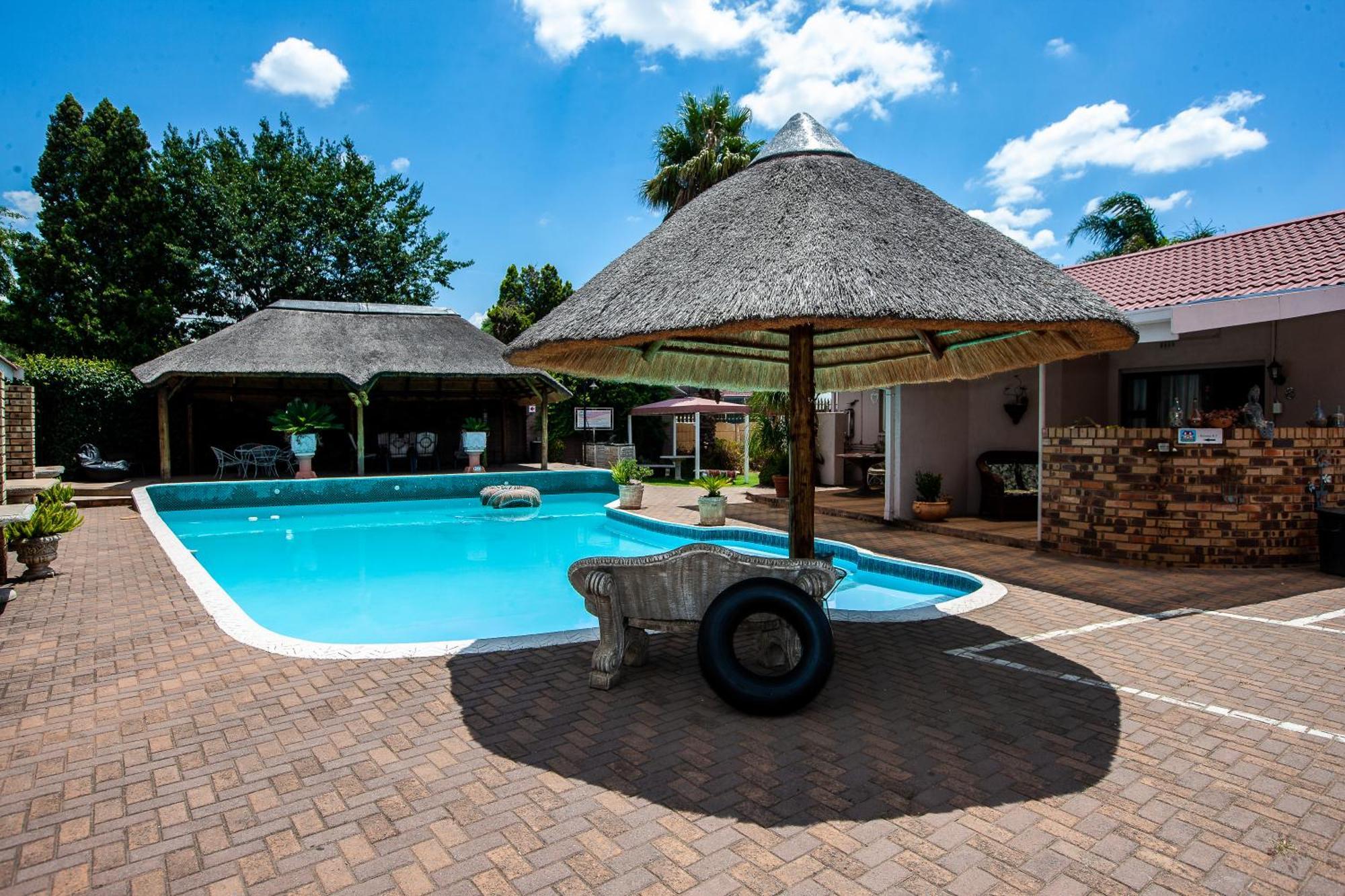 Invite Guest House - Self Catering Accommodation In Vanderbijlpark Buitenkant foto