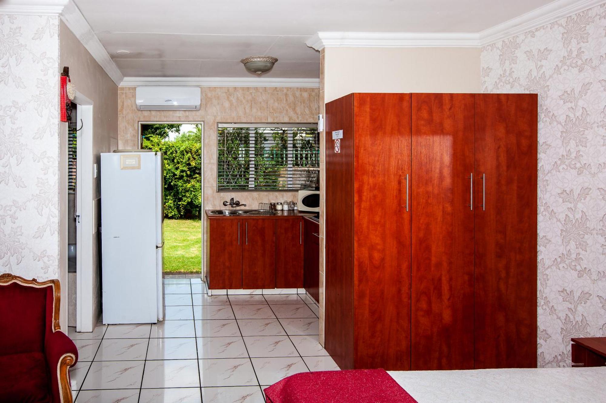 Invite Guest House - Self Catering Accommodation In Vanderbijlpark Buitenkant foto