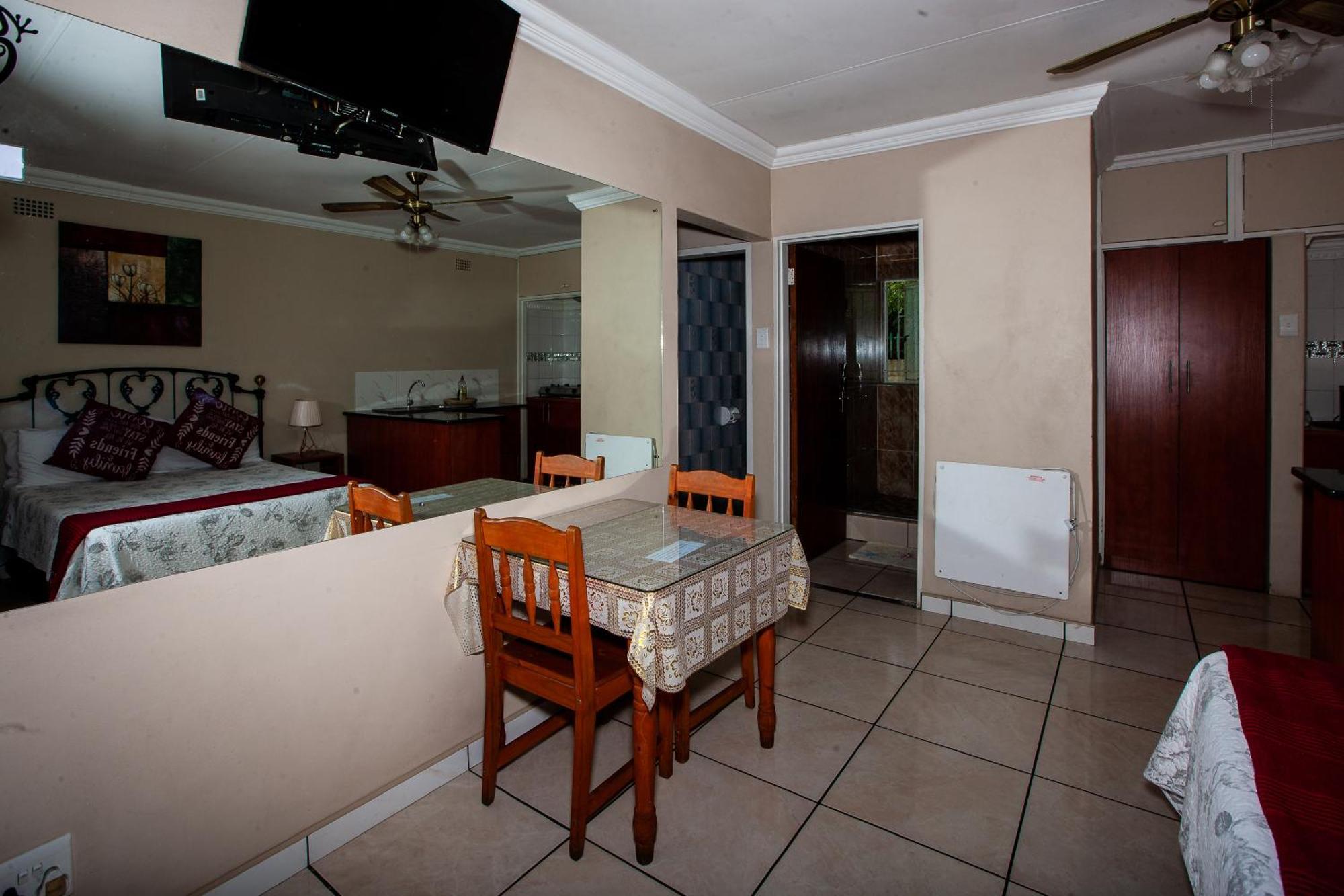 Invite Guest House - Self Catering Accommodation In Vanderbijlpark Buitenkant foto