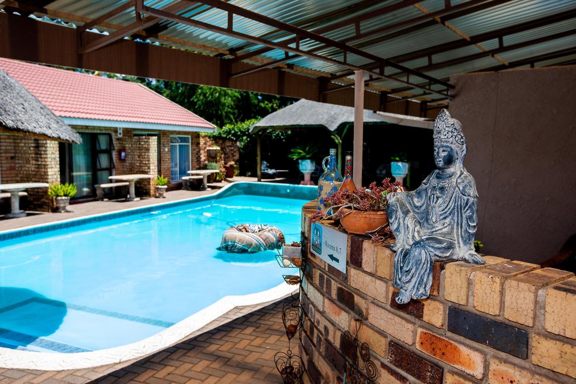 Invite Guest House - Self Catering Accommodation In Vanderbijlpark Buitenkant foto