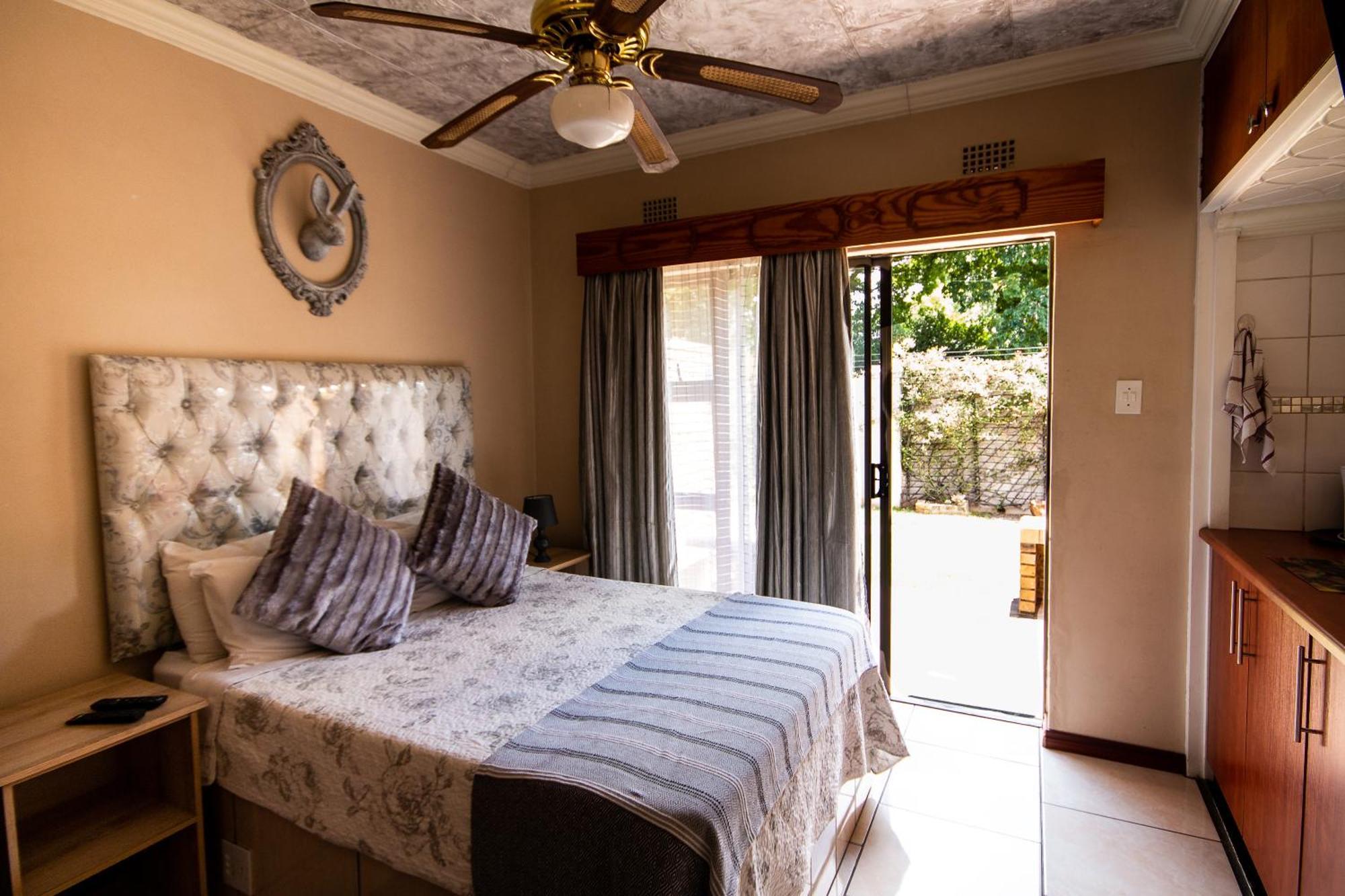 Invite Guest House - Self Catering Accommodation In Vanderbijlpark Buitenkant foto