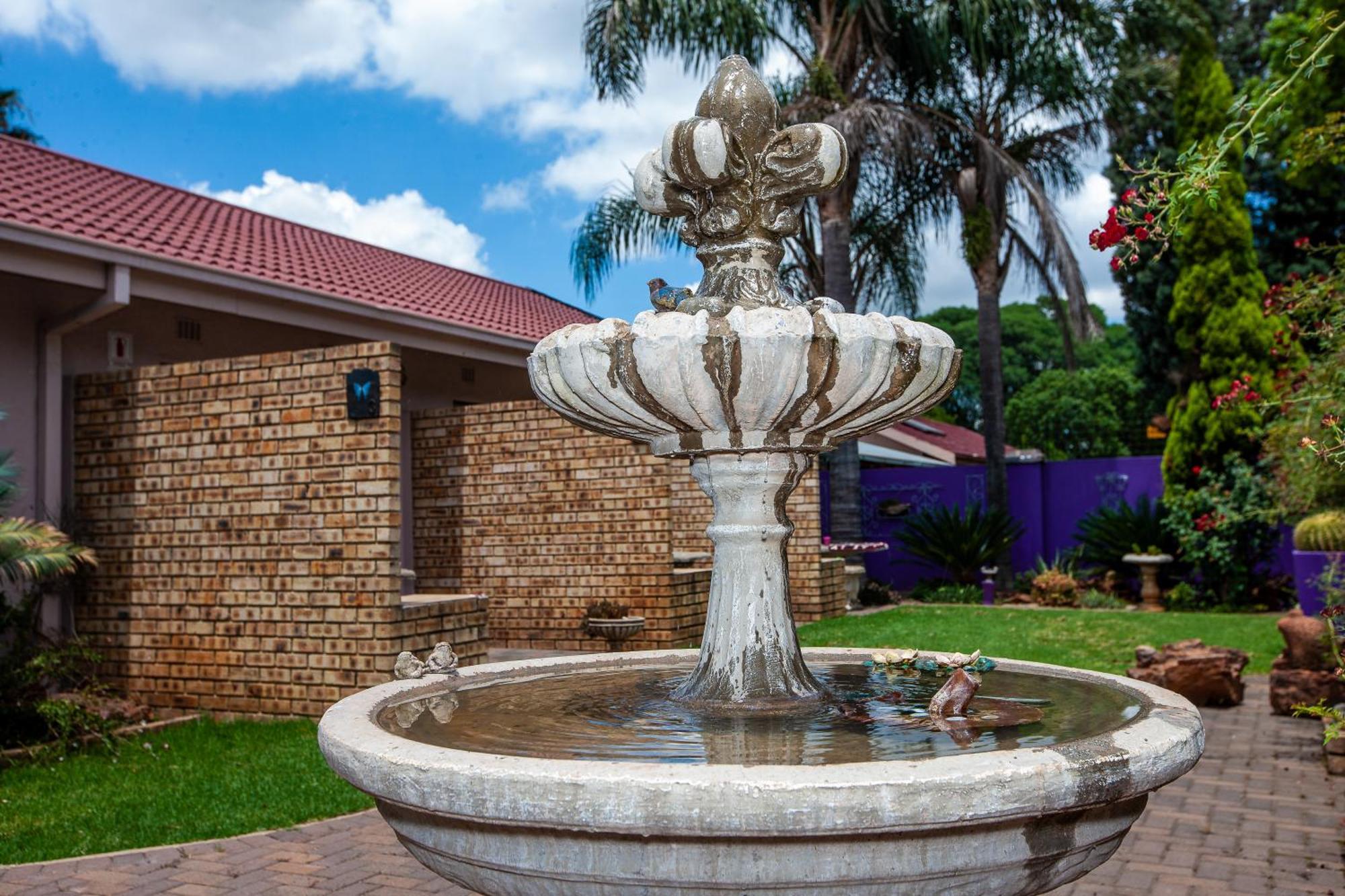 Invite Guest House - Self Catering Accommodation In Vanderbijlpark Buitenkant foto