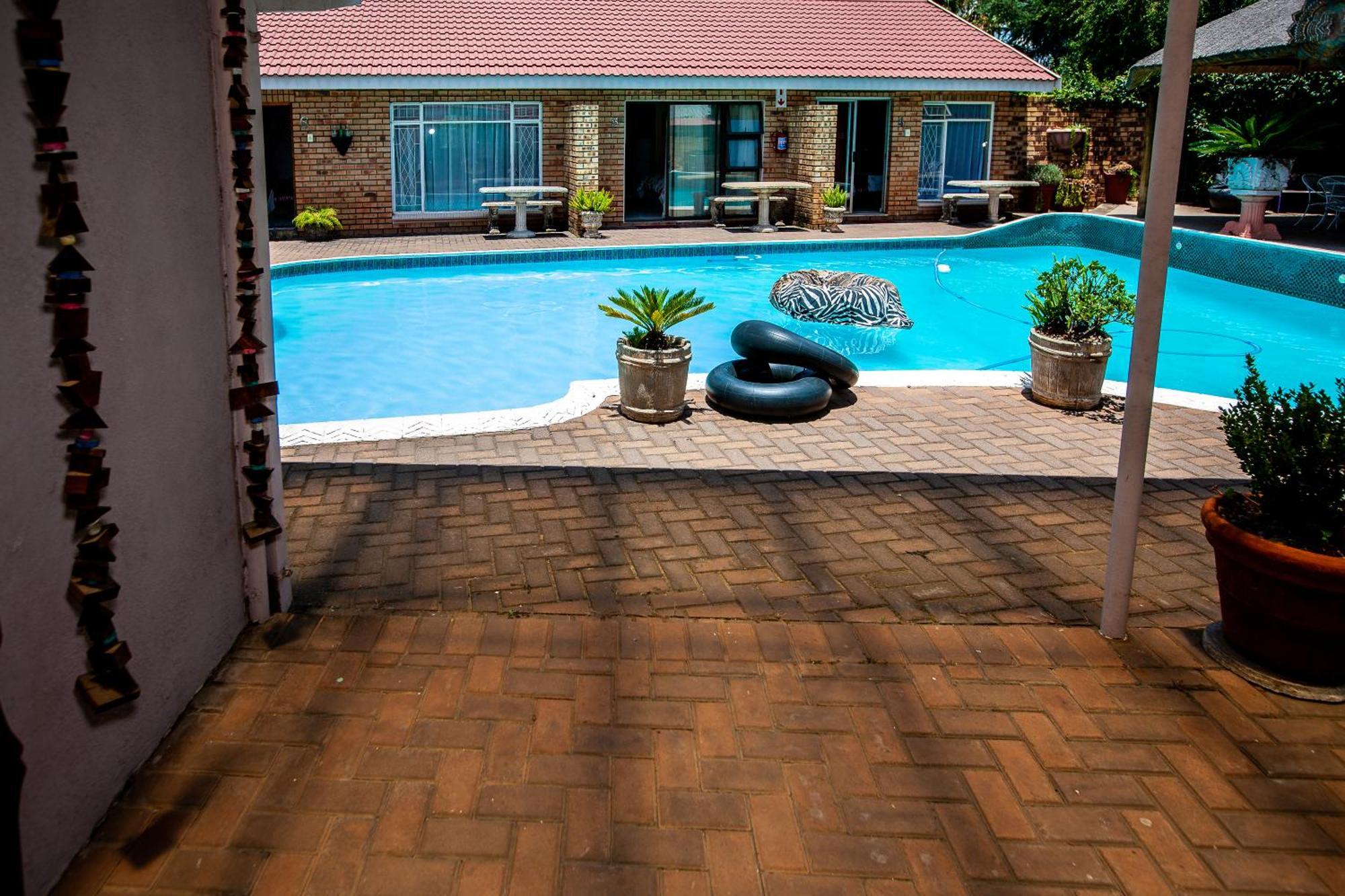 Invite Guest House - Self Catering Accommodation In Vanderbijlpark Buitenkant foto