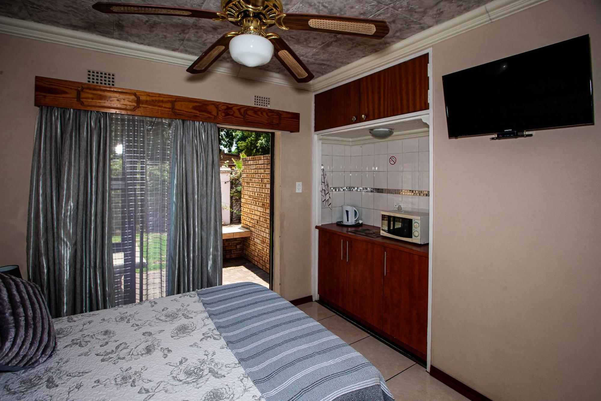 Invite Guest House - Self Catering Accommodation In Vanderbijlpark Buitenkant foto