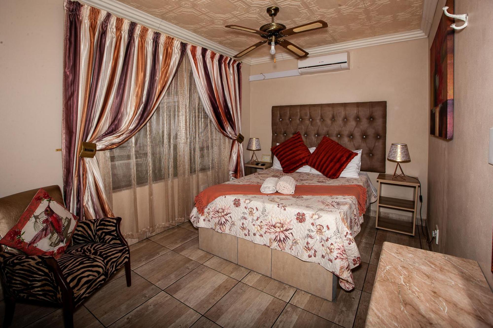 Invite Guest House - Self Catering Accommodation In Vanderbijlpark Buitenkant foto