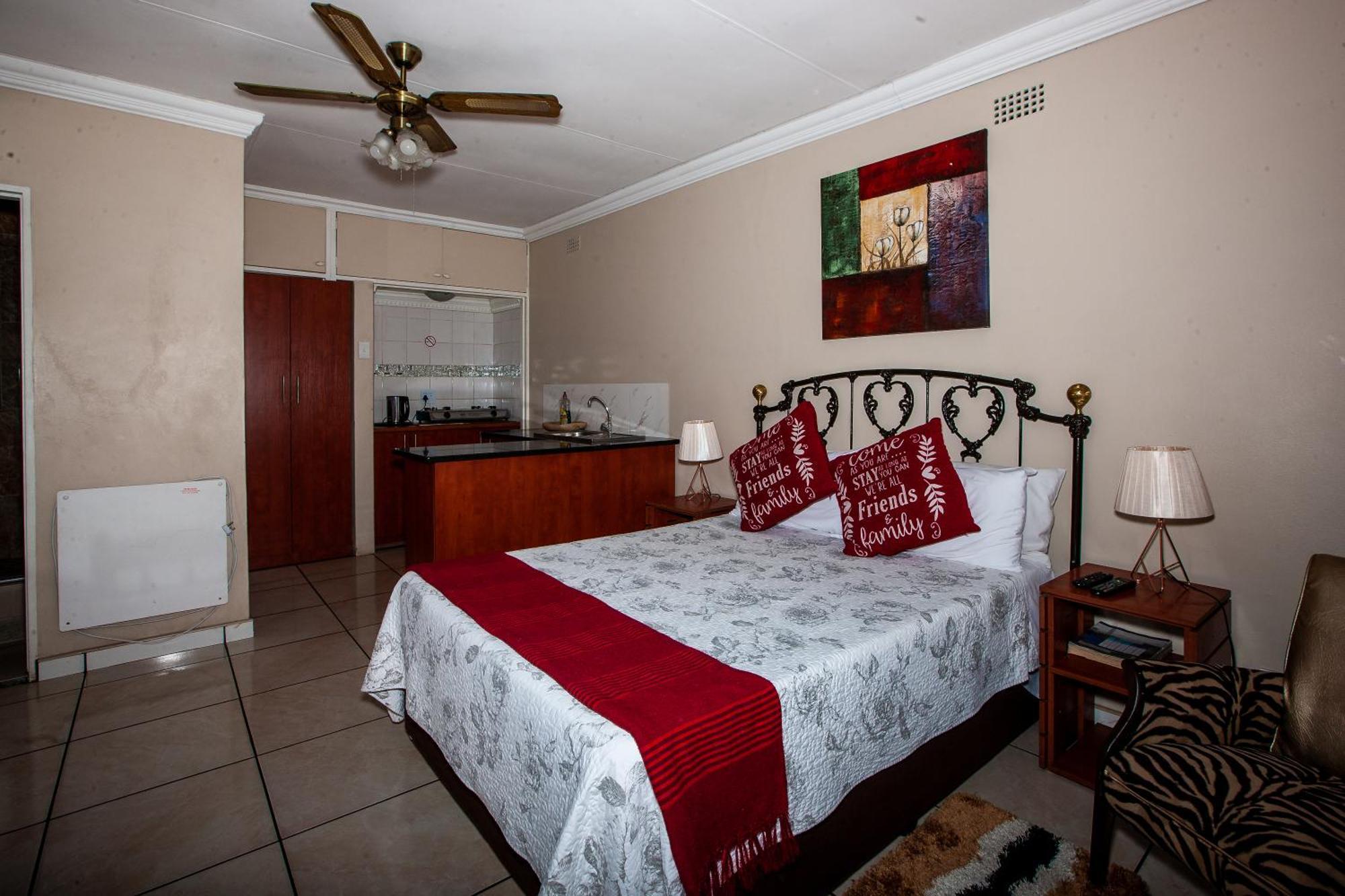 Invite Guest House - Self Catering Accommodation In Vanderbijlpark Buitenkant foto